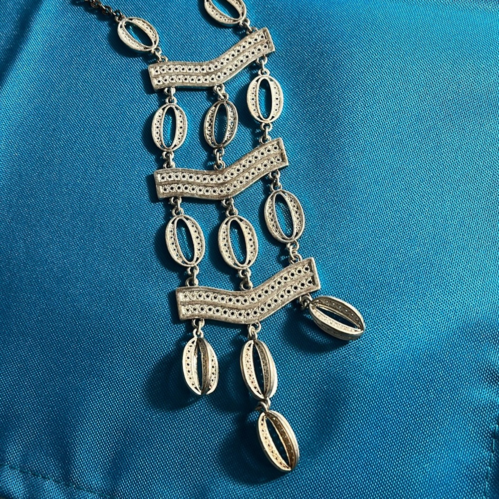 Stella& Dot Boho Chic Necklace. Silver Tone.